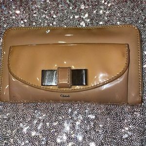 CHLOÉ patent leather wallet